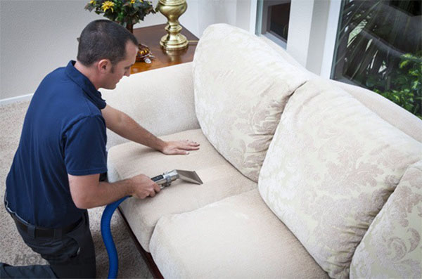 vệ sinh sofa nhung tại nhà