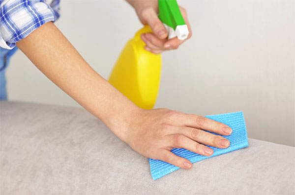 vệ sinh sofa da lộn đúng cách